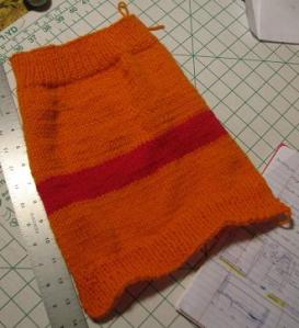 beginner dog sweater, back, with a stripe